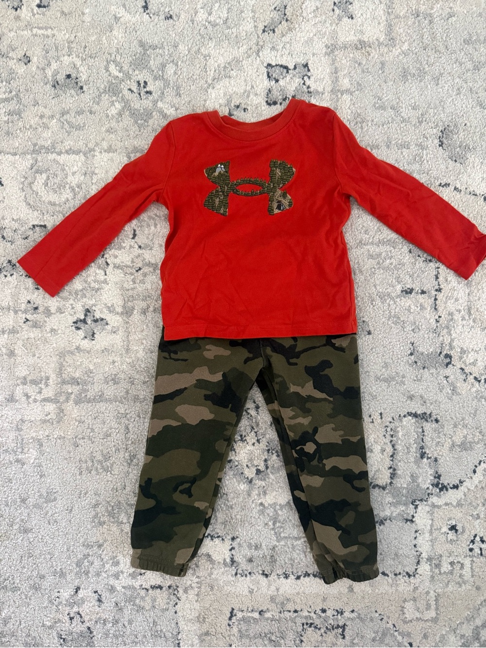 Under Armour Kids Orange Logo Long-Sleeve Top and Camo Bottoms